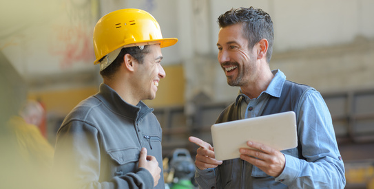 IES - AdobeStock_220309764.chapo.jpeg (workers talking and laughing at a factory)