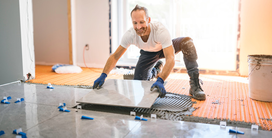 Carrelage marbre pierre naturelle-chapo.jpeg (nice handyman install tile on the floor)