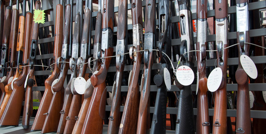 Image 32-collectionneur armes_chapo-AdobeStock_85533472.copy-crop543x275.jpeg (Armes d'occasions en vitrine)